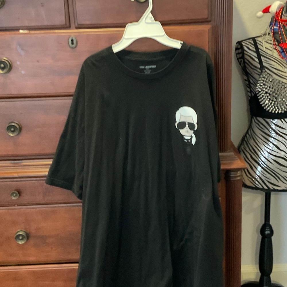 Karl Lagerfeld Black Tee with Iconic Graphic Men’s